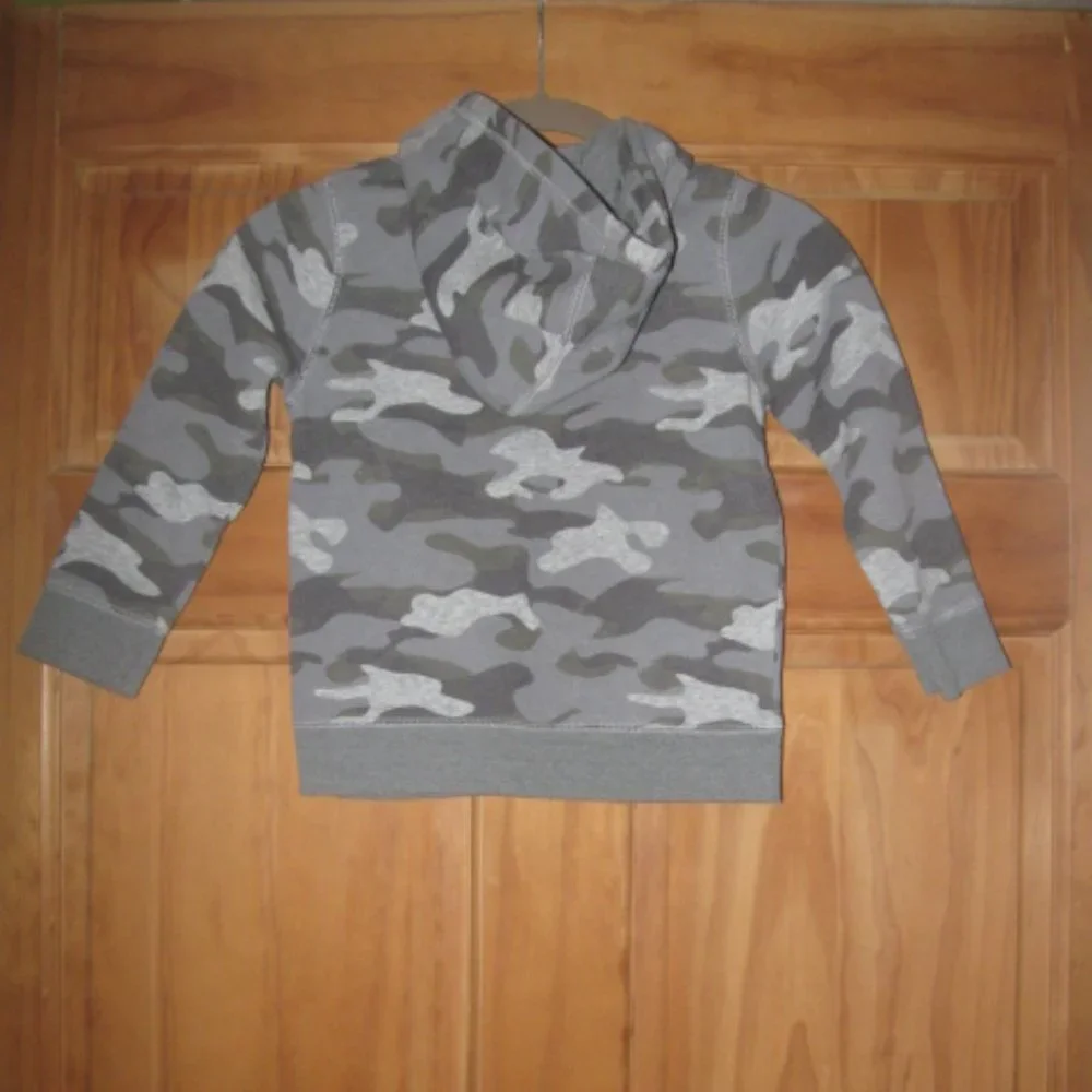 5/$30 Boys OshKosh B'gosh Camo Zip Up Hooded Sweatshirt